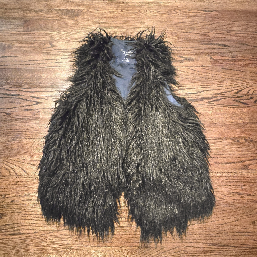 AE Shaggy Faux Fur Vest Y2k boho festival burning man